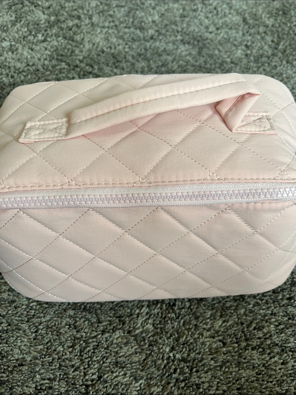 Quilted soft Pink Travel Cosmetic Bag with Top Handle! New wo tags. Good size.